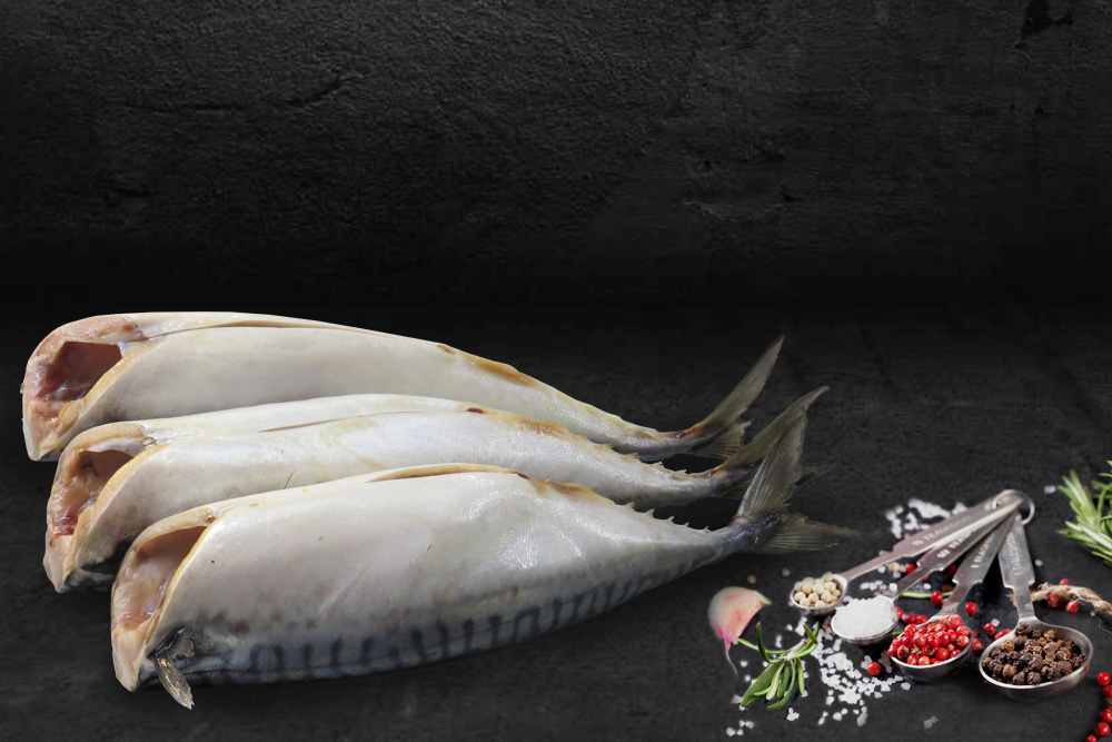 Красивая фотография скумбрия слабосоленая в рыбном магазине Омега-3 в Митино